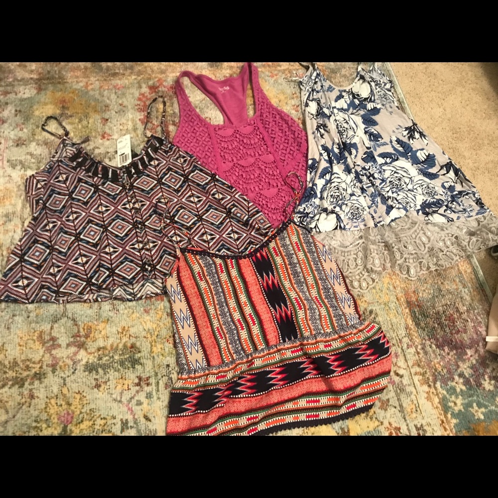 Bundle of 4 spaghetti strap tops!